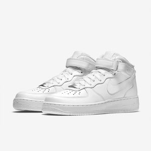 Nike Women's AIR FORCE 1 MID
WHITE ON WHITE size 6 EUC like new